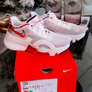 Nike size 9 Air Zoom Superrep 3